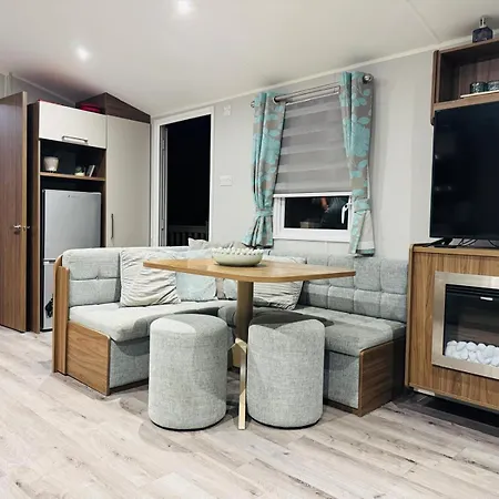 Vinchella-3 Bedroom Caravan *